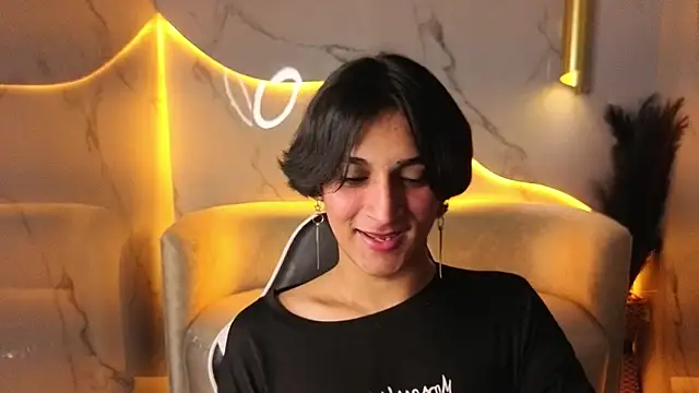 Snapshot of zoe_tp chatting on 11.26.25 zoe tp online show from 11.26.25