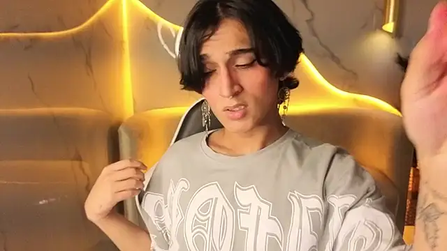 Snapshot of zoe_tp chatting on 12.01.25 zoe tp online show from 12.01.25