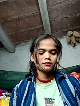 Snapshot of Xdriya chatting on 11.18.25 Xdriya online show from 11.18.25