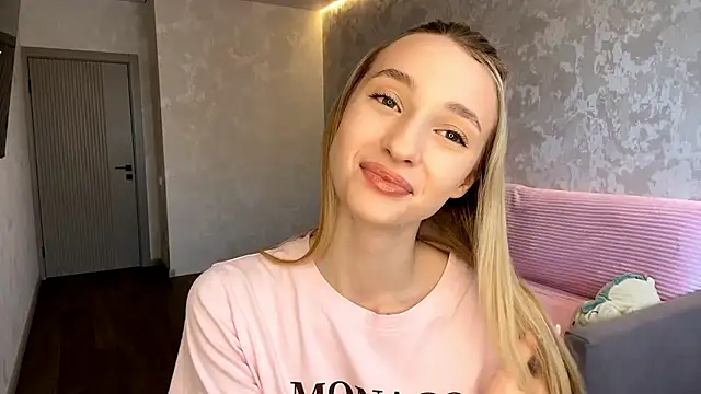 NikyHelton online show from 11.18.25