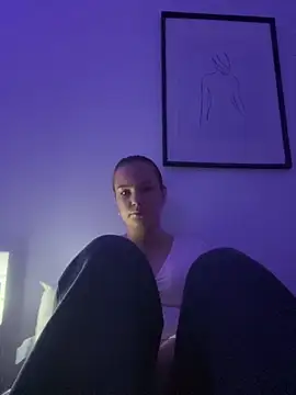 Snapshot of Sandrasnoww chatting on 11.25.25 Sandrasnoww online show from 11.25.25