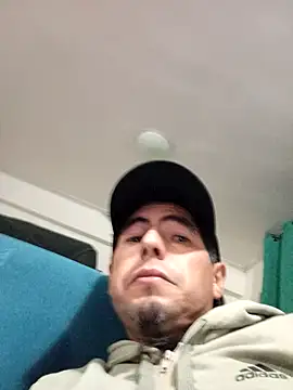 Snapshot of Marcelorastrero chatting on 11.17.25 Marcelorastrero online show from 11.17.25