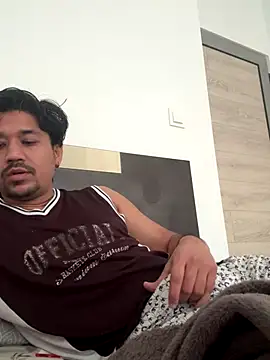 Snapshot of Jhonneeey chatting on 11.17.25 Jhonneeey online show from 11.17.25