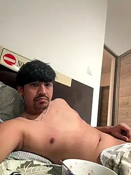 Snapshot of Jhonneeey chatting on 11.18.25 Jhonneeey online show from 11.18.25