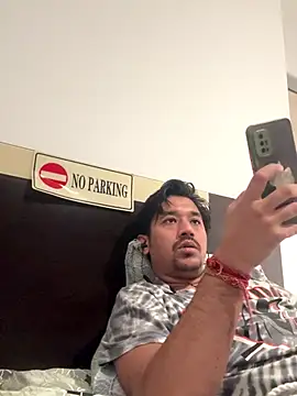 Snapshot of Jhonneeey chatting on 11.19.25 Jhonneeey online show from 11.19.25