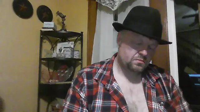 Snapshot of TheOneDonShaun chatting on 11.21.25 TheOneDonShaun online show from 11.21.25