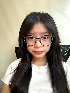 Snapshot of mau155_ chatting on 11.18.25 mau155 online show from 11.18.25