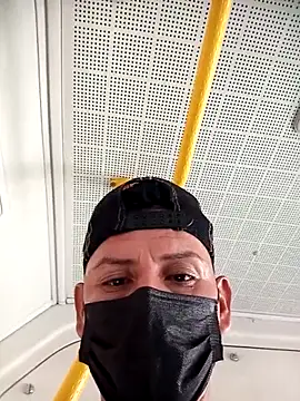 Snapshot of juunioreest chatting on 11.26.25 juunioreest online show from 11.26.25