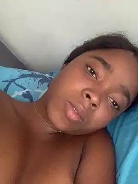 Snapshot of LunaSP99 chatting on 12.01.25 LunaSP99 online show from 12.01.25