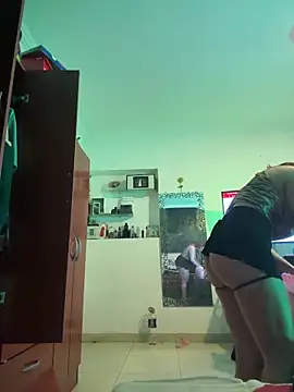 Snapshot of makivede2025 chatting on 11.18.25 makivede2025 online show from 11.18.25