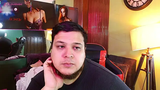 Snapshot of danna_thiago1 chatting on 11.21.25 danna thiago1 online show from 11.21.25