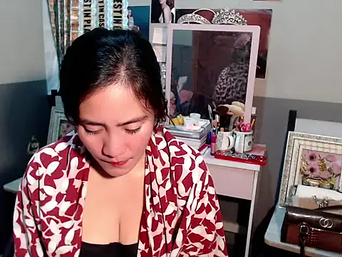 Snapshot of ellyaxx chatting on 11.19.25 ellyaxx online show from 11.19.25