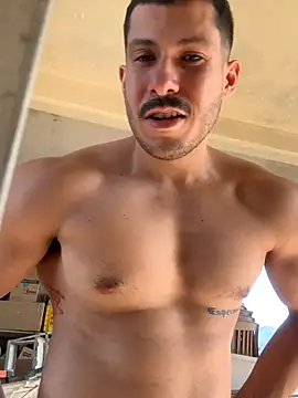 Snapshot of DARG_17 chatting on 11.18.25 DARG 17 online show from 11.18.25