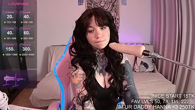 Snapshot of hanna_baeee chatting on 11.21.25 hanna baeee online show from 11.21.25