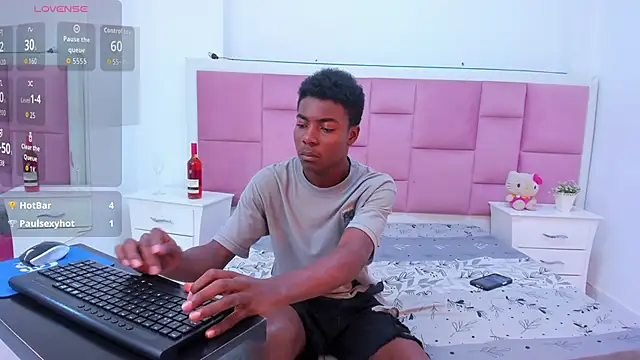 Snapshot of NoahJhonson69 chatting on 11.26.25 NoahJhonson69 online show from 11.26.25