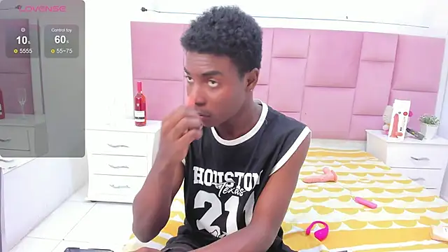 Snapshot of NoahJhonson69 chatting on 12.02.25 NoahJhonson69 online show from 12.02.25