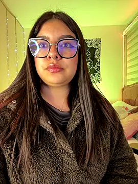 Snapshot of Marianaa__ chatting on 11.18.25 Marianaa online show from 11.18.25