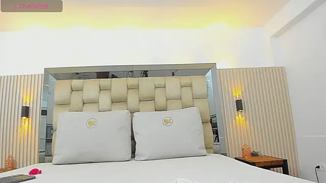 Snapshot of nicolee_jonnes chatting on 11.21.25 nicolee jonnes online show from 11.21.25