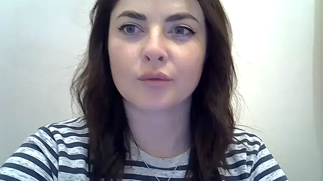 Snapshot of Darkroseq chatting on 11.24.25 Darkroseq online show from 11.24.25