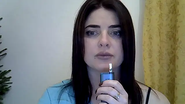 Snapshot of Darkroseq chatting on 12.04.25 Darkroseq online show from 12.04.25