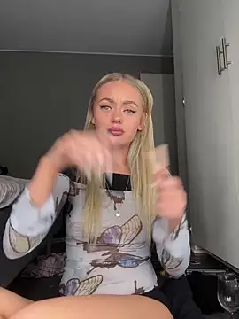 Snapshot of linafuntime chatting on 11.25.25 linafuntime online show from 11.25.25