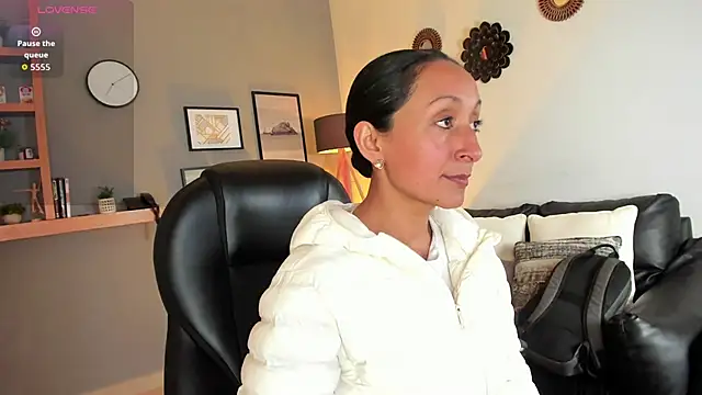 Violet Kumar online show from 12.04.25