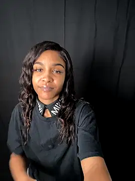 Snapshot of DreamofAndrea chatting on 11.20.25 DreamofAndrea online show from 11.20.25