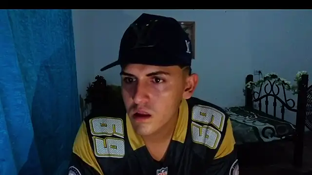 Snapshot of yan-l18 chatting on 11.20.25 yan-l18 online show from 11.20.25