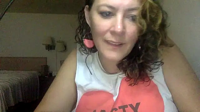 Snapshot of whitecream88 chatting on 11.30.25 whitecream88 online show from 11.30.25