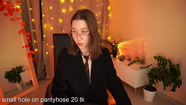 Snapshot of AnnetteLane chatting on 11.20.25 AnnetteLane online show from 11.20.25