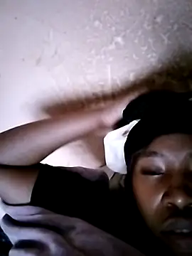 Snapshot of Queenpussywet123 chatting on 11.20.25 Queenpussywet123 online show from 11.20.25