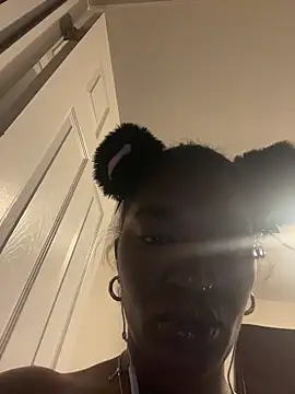 Snapshot of LelaniRose chatting on 12.03.25 LelaniRose online show from 12.03.25