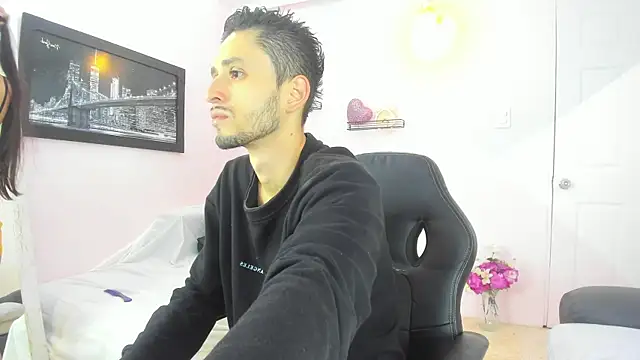 Snapshot of dracke_and_zara chatting on 11.29.25 dracke and zara online show from 11.29.25