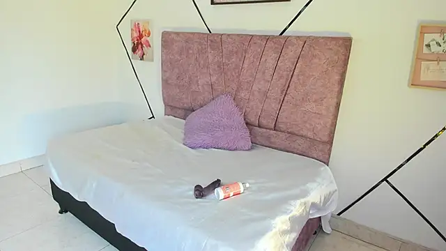 Snapshot of Julieta_Lein_ chatting on 12.03.25 Julieta Lein online show from 12.03.25