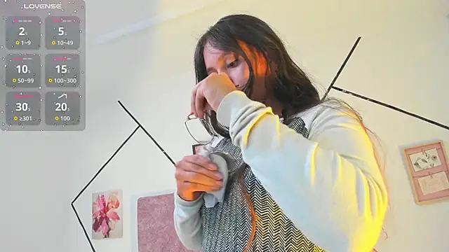 Snapshot of Julieta_Lein_ chatting on 12.04.25 Julieta Lein online show from 12.04.25