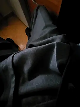 Snapshot of Raika25 chatting on 11.28.25 Raika25 online show from 11.28.25