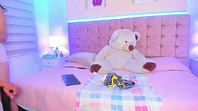 Katy Gomez  online show from 11.30.25