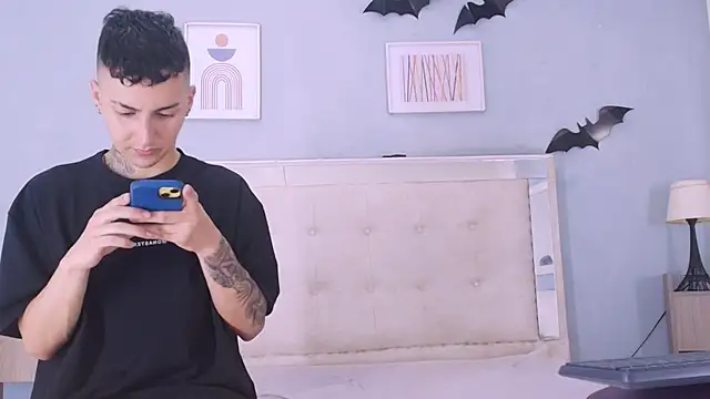 Snapshot of DamianAndMAximoo chatting on 12.01.25 DamianAndMAximoo online show from 12.01.25