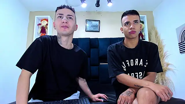 Snapshot of DamianAndMAximoo chatting on 12.03.25 DamianAndMAximoo online show from 12.03.25