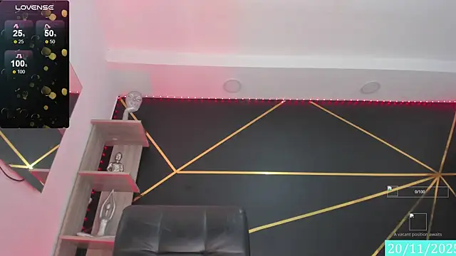 Snapshot of Amora_Sex chatting on 11.20.25 Amora Sex online show from 11.20.25