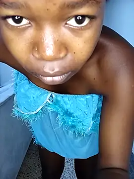 Snapshot of AngelaAbi chatting on 11.27.25 AngelaAbi online show from 11.27.25