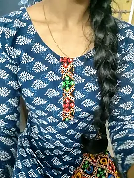 Snapshot of Roja__ chatting on 11.28.25 Roja online show from 11.28.25