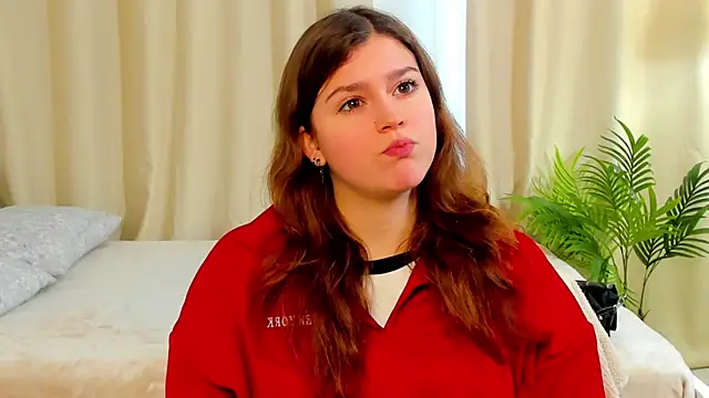 Snapshot of VicentaWieczorek chatting on 11.21.25 VicentaWieczorek online show from 11.21.25