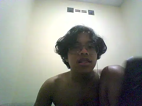 Snapshot of VERTSS2 chatting on 11.20.25 VERTSS2 online show from 11.20.25