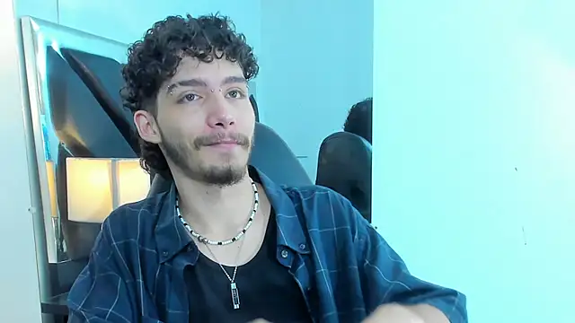 Snapshot of JojoBraando chatting on 11.26.25 JojoBraando online show from 11.26.25