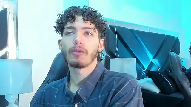 Snapshot of JojoBraando chatting on 12.01.25 JojoBraando online show from 12.01.25