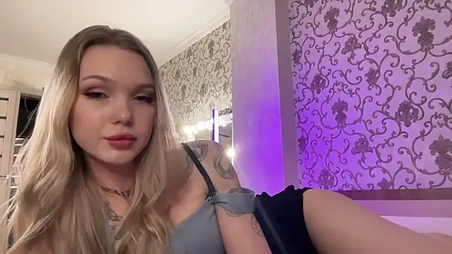 Snapshot of Amelly_04Sun chatting on 12.04.25 Amelly 04Sun online show from 12.04.25