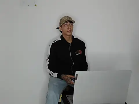 Snapshot of master_Tripa chatting on 11.21.25 master Tripa online show from 11.21.25