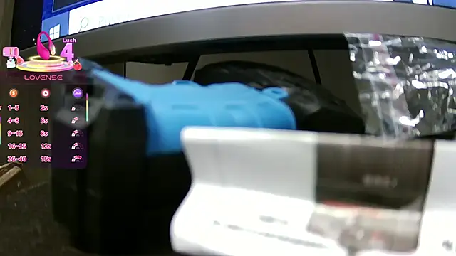 Snapshot of katthyasmitth chatting on 11.25.25 katthyasmitth online show from 11.25.25