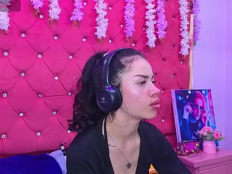 Nanis James15 online show from 11.23.25